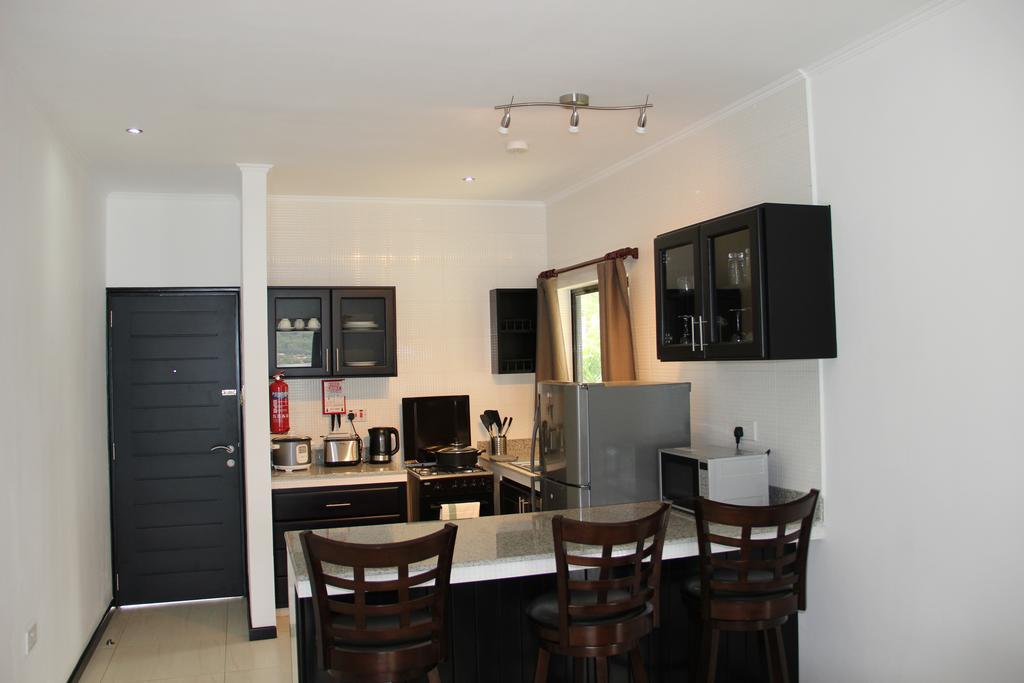 Surfers Cove Apartments Bel Ombre Kültér fotó