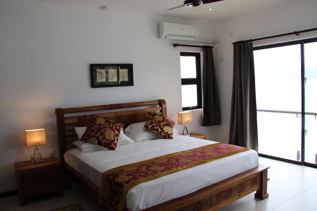 Surfers Cove Apartments Bel Ombre Kültér fotó