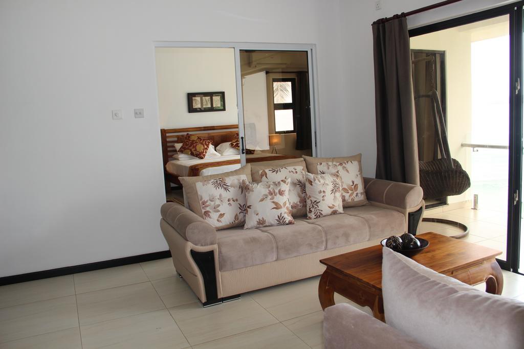 Surfers Cove Apartments Bel Ombre Kültér fotó