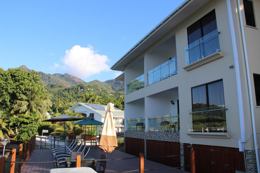 Surfers Cove Apartments Bel Ombre Kültér fotó