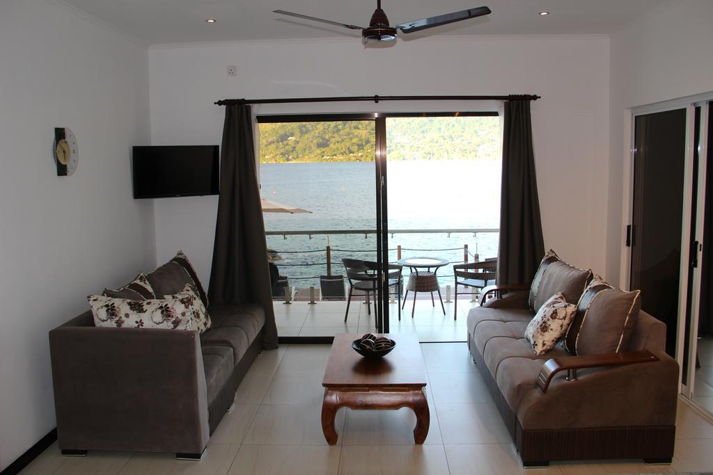 Surfers Cove Apartments Bel Ombre Kültér fotó