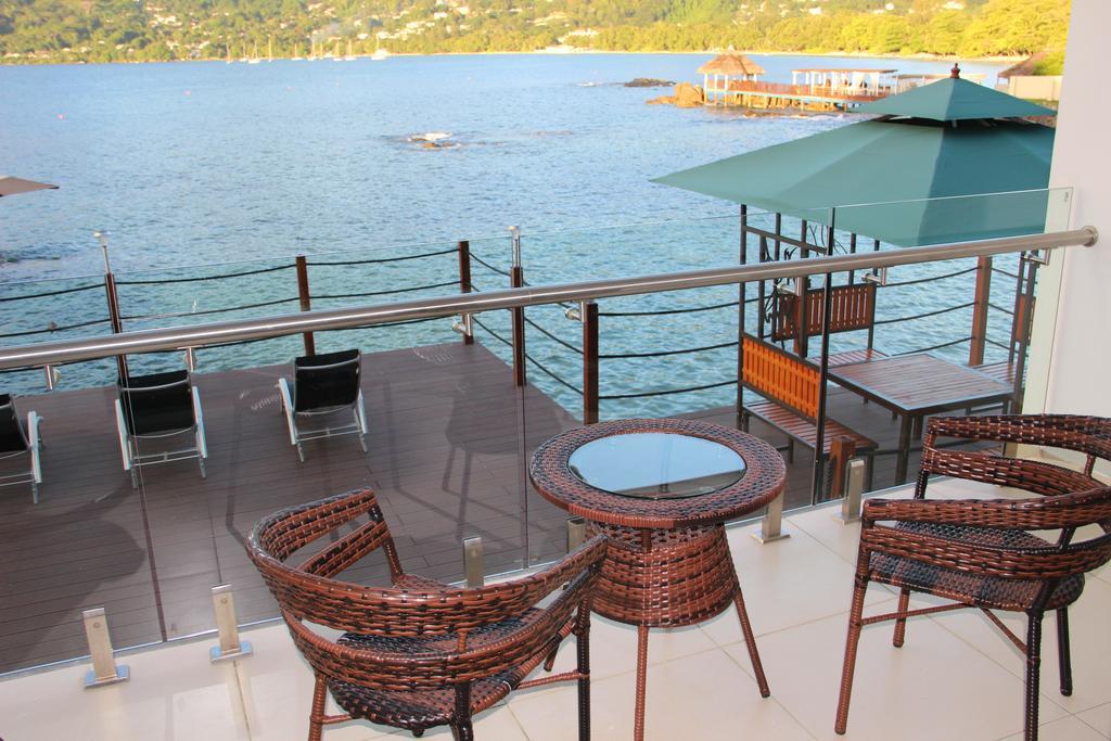 Surfers Cove Apartments Bel Ombre Kültér fotó